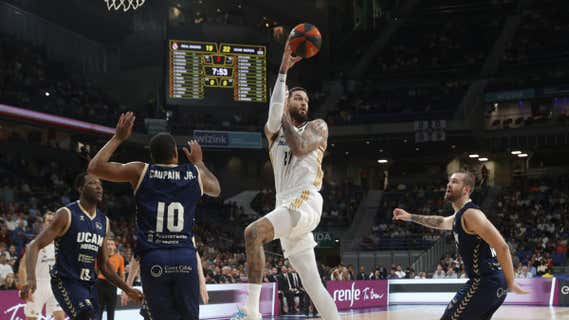 Vinzent Poirier durante el último partido ante el UCAM Murcia./EFE