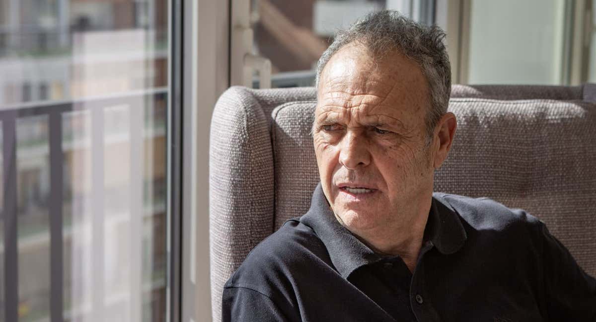 Joaquín Caparrós, en un momento de la entrevista en su casa de Sevilla. /J. A. LAMADRID