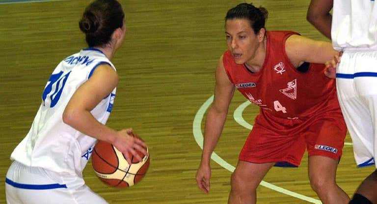 Laura Grande durante un partido en su etapa como jugadora.