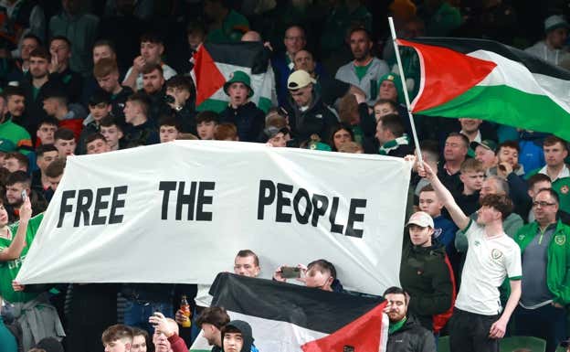 Banderas palestinas en el fútbol.  GETTY