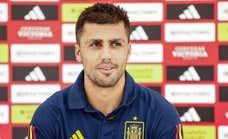 Rodri Hernández, sobre el apoyo de la Selección masculina a la femenina: «Unificar la opinión de 25 personas no es fácil»