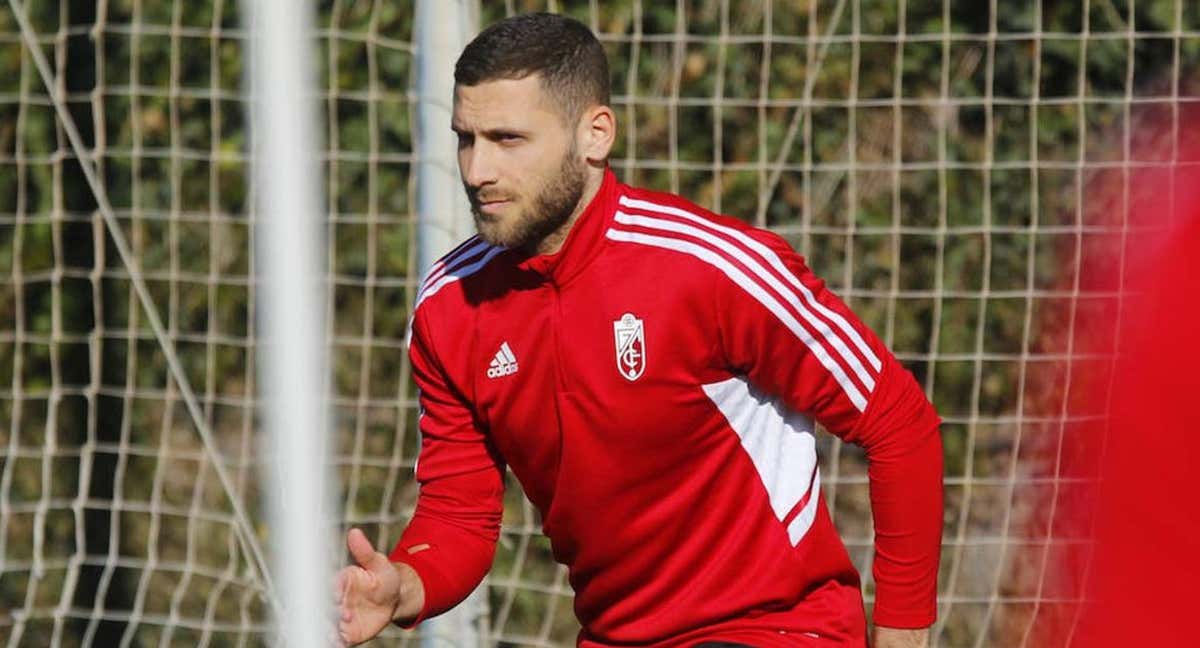 Weissman, en un entrenamiento del Granada.