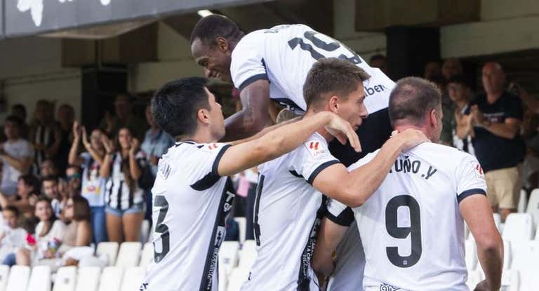El Cartagena celebra un gol en casa