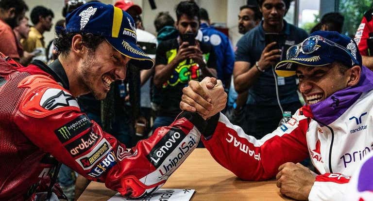 Jorge Martín y Pecco Bagnaia comienzan a sufrir las consecuencias de la batalla por el título