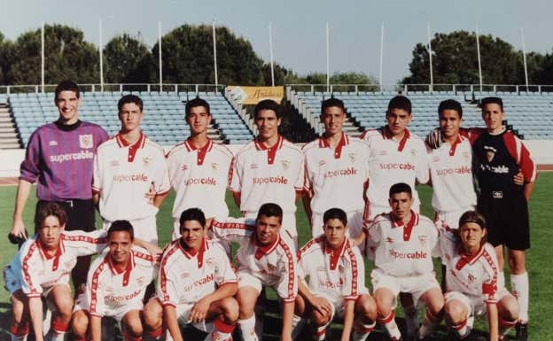 Ramos, abajo a la izquierda, en el equipo juvenil (con Dani capitán) desde que dio el salto a la élite.  RELEVO