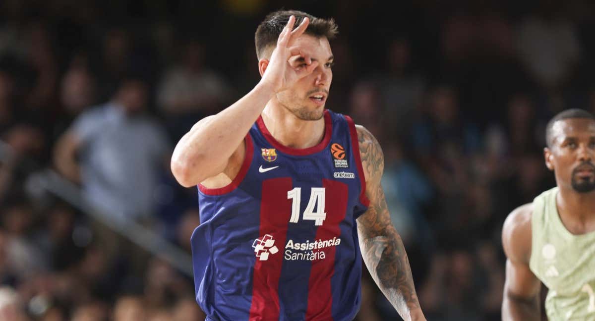 Willy Hernangómez tras anotar de tres, con Ibaka al fondo. /GETTY IMAGES