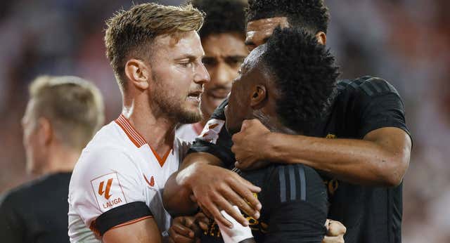 El Sevilla denuncia a un aficionado por racismo y Vinicius vuelve a pedir que cambien la ley