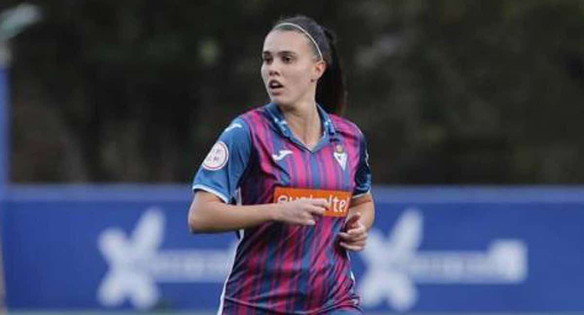 Jone Ibáñez durante un partido con el Eibar.