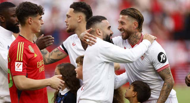 Sergio Ramos sigue presente en el Real Madrid: del espionaje en su debut a los 50′ de charla en el Pizjuán