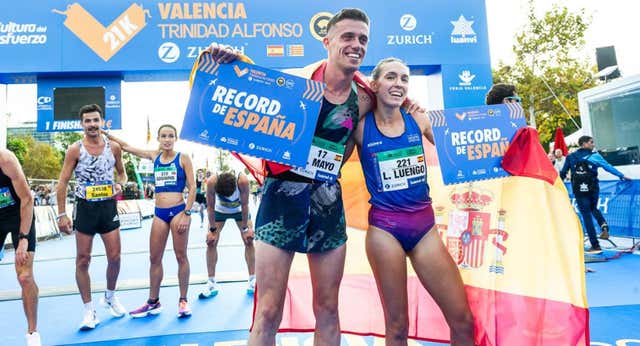 Adidas se apunta otro tanto con sus zapatillas mágicas: Carlos Mayo bate el récord de España en la media maratón de Valencia