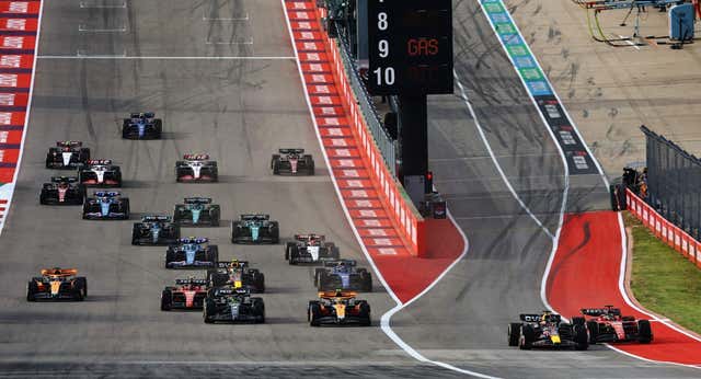 Paseo al sprint de Verstappen en Austin; Sainz arriesga sin premio