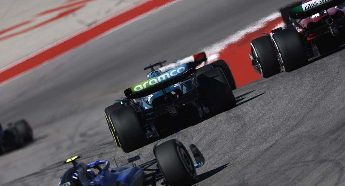 Lance Stroll, entre un Williams y un Alfa Romeo, en el GP de EE.UU. 2023 de F1./AFP