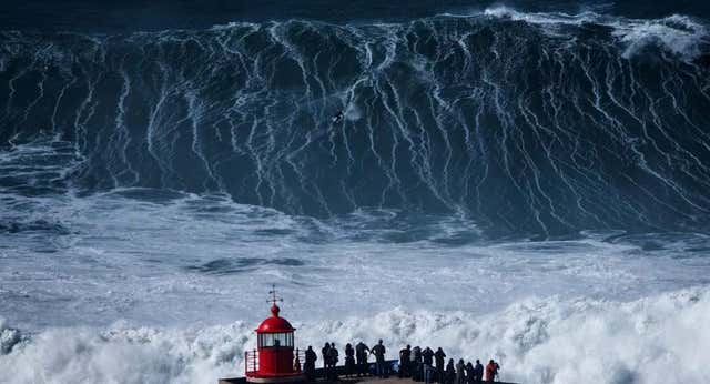 Nazaré se prepara para otra campaña de olas monstruosas