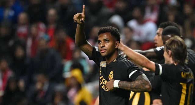 Rodrygo se acuerda del gol en Braga y Bellingham asusta
