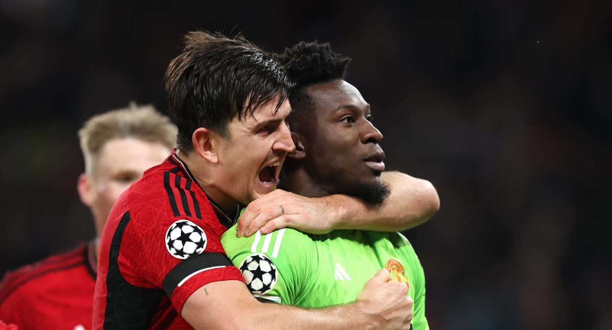 Maguire y Onana celebran el triunfo del Manchester United.