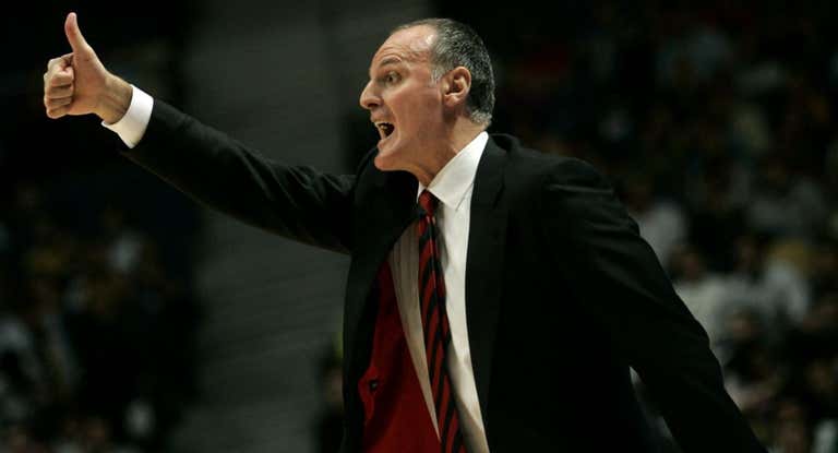 Dusko Ivanovic en el banquillo de Baskonia durante la Copa del Rey de 2009.