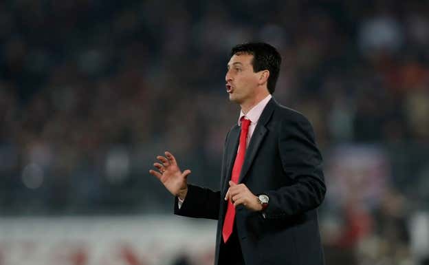 Emery, da órdenes en su etapa en el Almería.  Getty