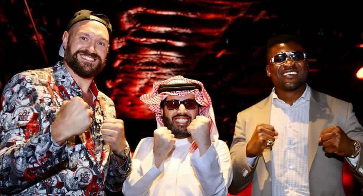 Tyson Fury, Turki Al-Sheikh (Ministro del gobierno saudí) y Francis Ngannou.