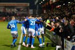 Un vuelco insólito en la cuarta división inglesa provoca un dilema sobre cómo se gasta el dinero en el fútbol