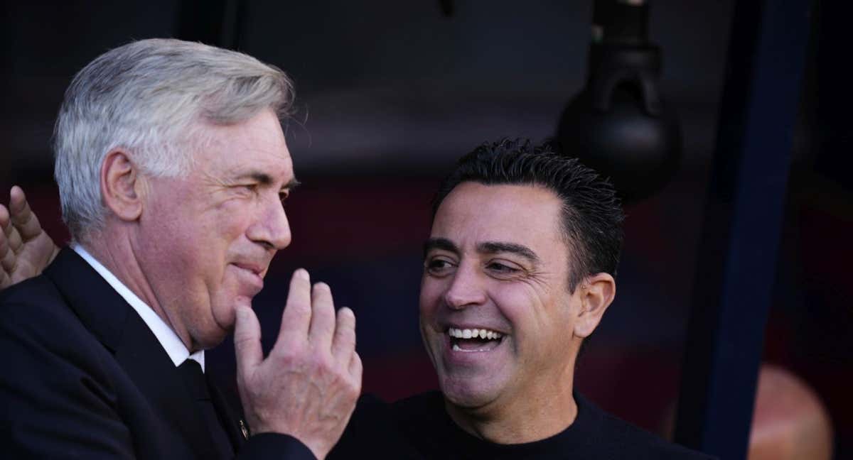 Ancelotti y Xavi antes del partido.