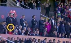 Miquel Camps, quien tuiteó contra Vinicius, sentado detrás de dos directivos del Real Madrid en el palco de Montjuic