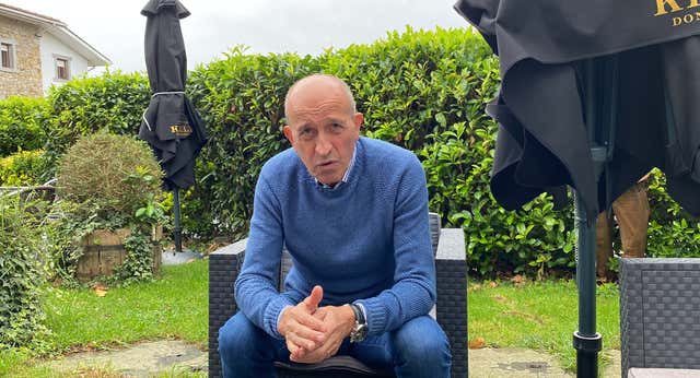 Lotina y la mochila de su récord de descensos: «De cada cornada aprendes; ahora me doy cuenta de que me equivoqué»
