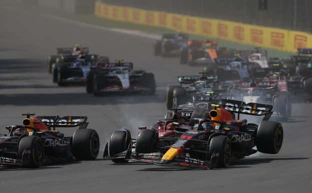 Accidente de Leclerc y Pérez en la salida del GP México 2023 de F1.  EFE