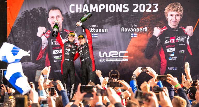 Kalle Rovanperä y Jonne Halttunen, bicampeones del WRC con Toyota.