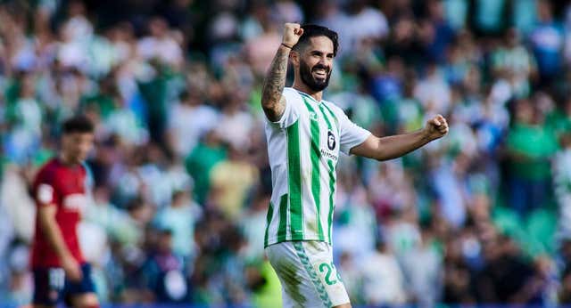 La felicidad de Isco: aclamado por los béticos, el abrazo de Pellegrini y el sueño de la Selección