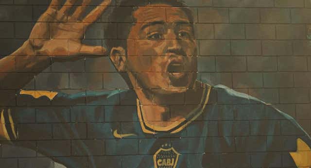 A un paso de ser el personaje más importante de la historia de Boca: la segunda juventud de Riquelme en los despachos que no puede vivir sin los hinchas