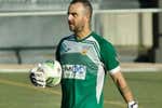 Paco Fernández, portero del Buñol, tendrá premio a sus 44 'tacos': «El otro día miraba la plantilla con mi hijo para elegir a quién pedir la camiseta»