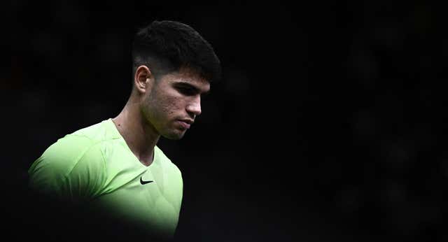 Safiullin da la sorpresa y elimina a Alcaraz en su debut en París