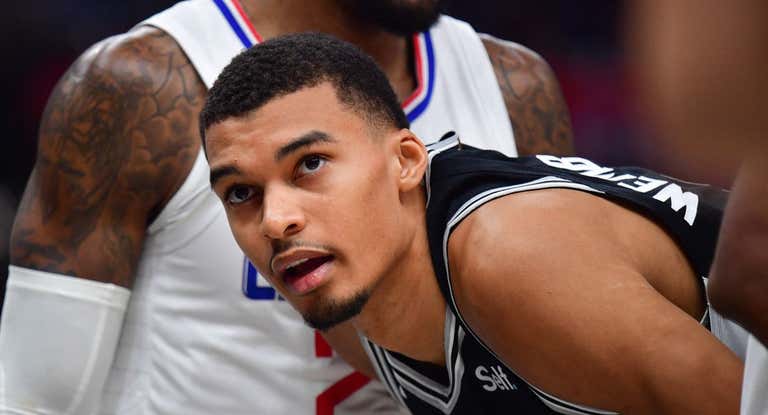 Wembanyama ya asusta a la NBA con un canastón en un final surrealista