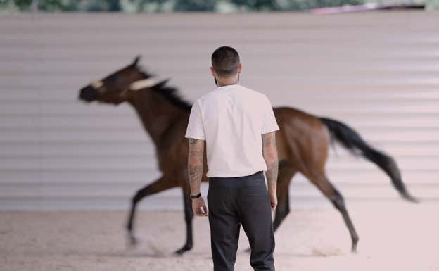 Jota Peleteiro, junto a uno de sus caballos. Salva Fenoll