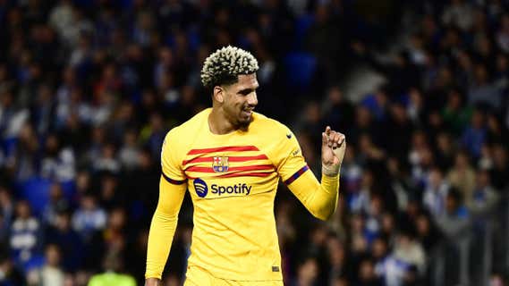 Ronald Araujo celebrando su gol. /AFP