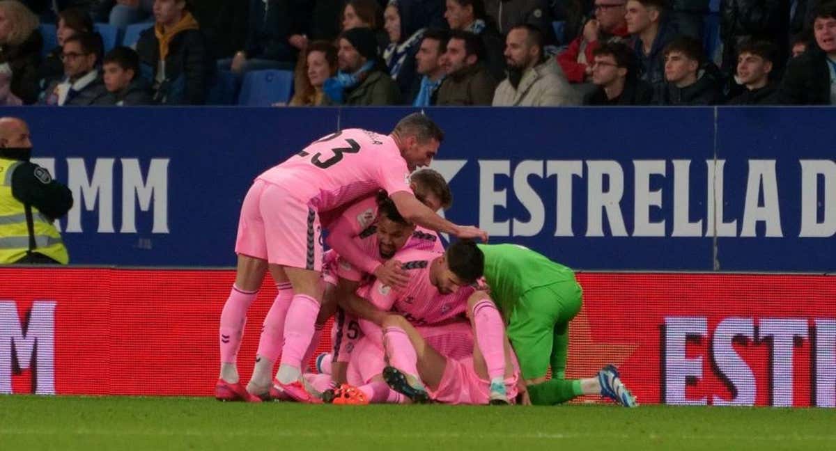 El Eibar celebra el empate en el Stage Front