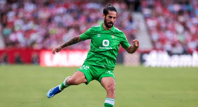 El resurgir de Isco Alarcón en un fútbol que no mira a los mediapuntas