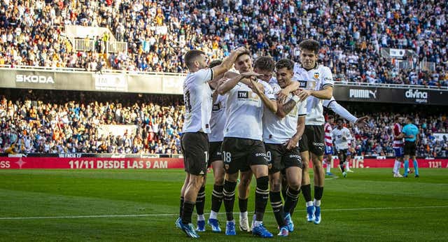 Rubén Baraja devuelve al Valencia la identidad que le llevó al éxito