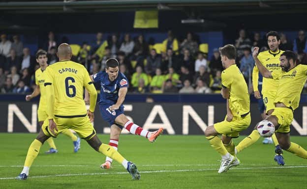El golpeo de Galarreta en su primer gol en Primera. EFE