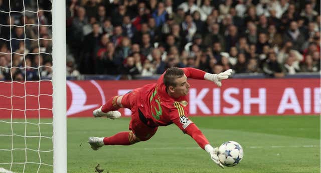 Kepa se lesionó en el calentamiento y Lunin volvió… ¡parando un penalti!