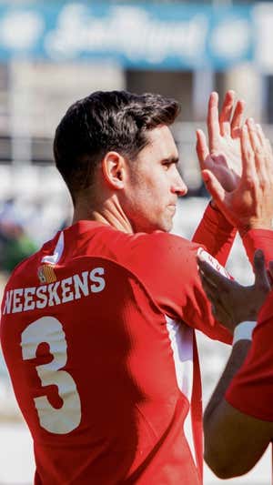 John Neeskens agradeciendo el apoyo de la afición.  TWITTER