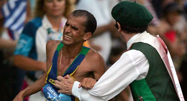 Vanderlei de Lima vuelve a la maratón de Atenas dos décadas después de ser atacado camino del oro olímpico