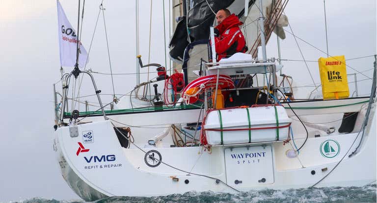 Juan Merediz navega a bordo de su Sorolla.