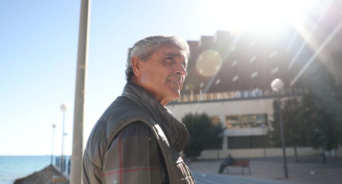 Juande Ramos, después de realizar la entrevista con Relevo en Alicante. /SALVA FENOLL