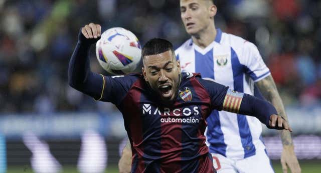 Lío monumental en Butarque: el Levante estalla contra el arbitraje y pedirá al CTA el audio del gol anulado