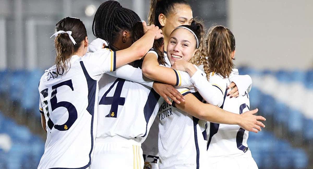 Las jugadoras del Real Madrid celebran un gol en el Di Stéfano en el partido ante la Real Sociedad.