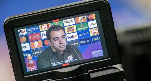 Xavi y la estrategia cruyffista contra un runrún que aumenta
