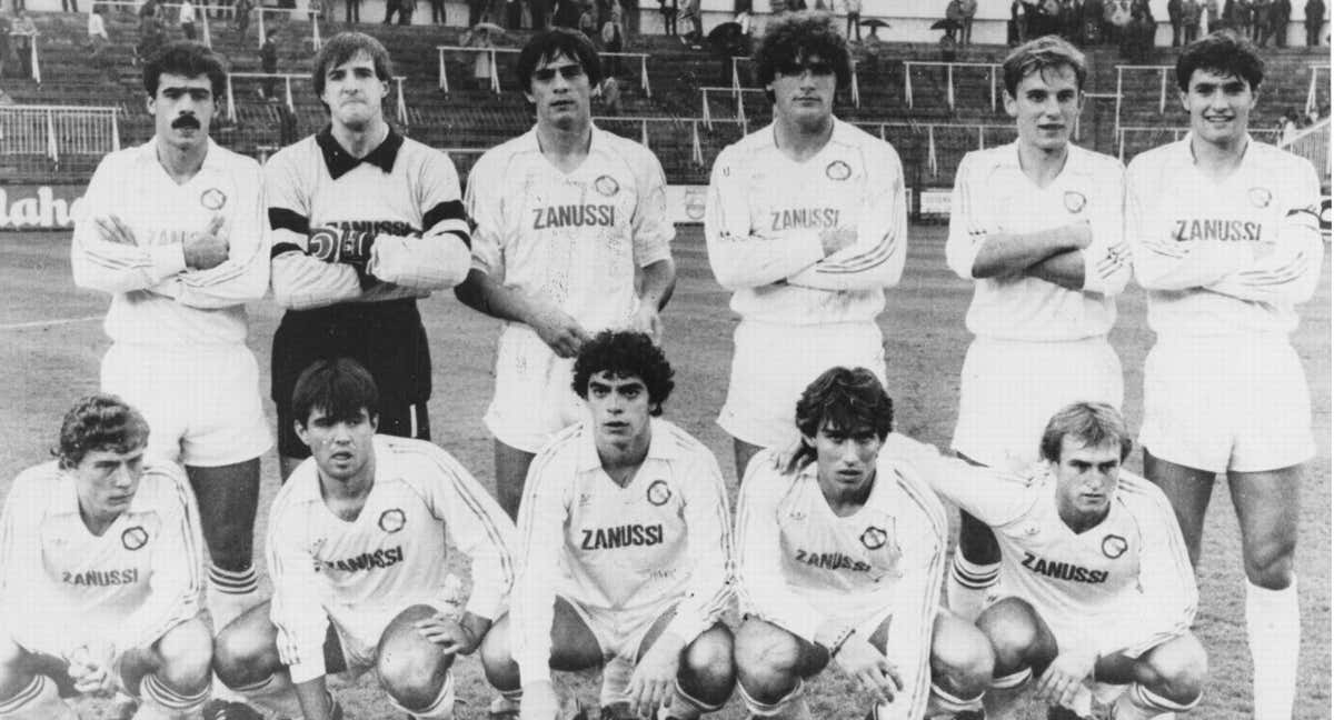 Formación del Castilla de la 1983-84, donde brillaban los cinco componentes de la Quinta: Michel, Butragueño, Sanchis, Martín Vázquez y Pardeza. /