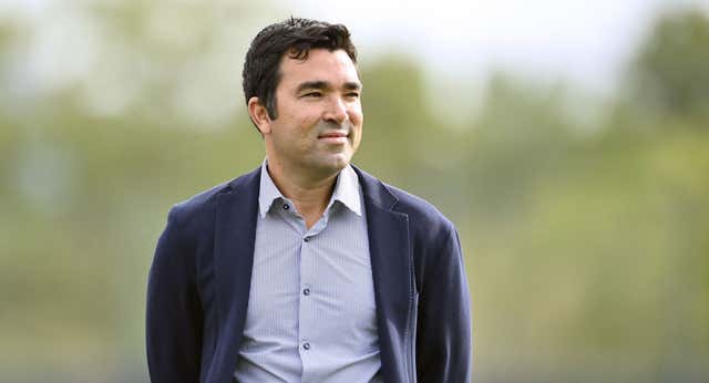 Deco respalda el mensaje de Xavi: «Históricamente, a los jóvenes les cuesta en el Barça»