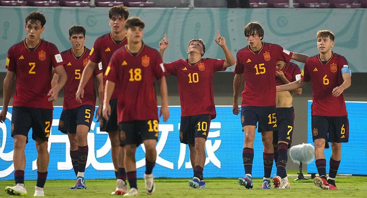 Juan Hernández celebra su gol ante Mali.